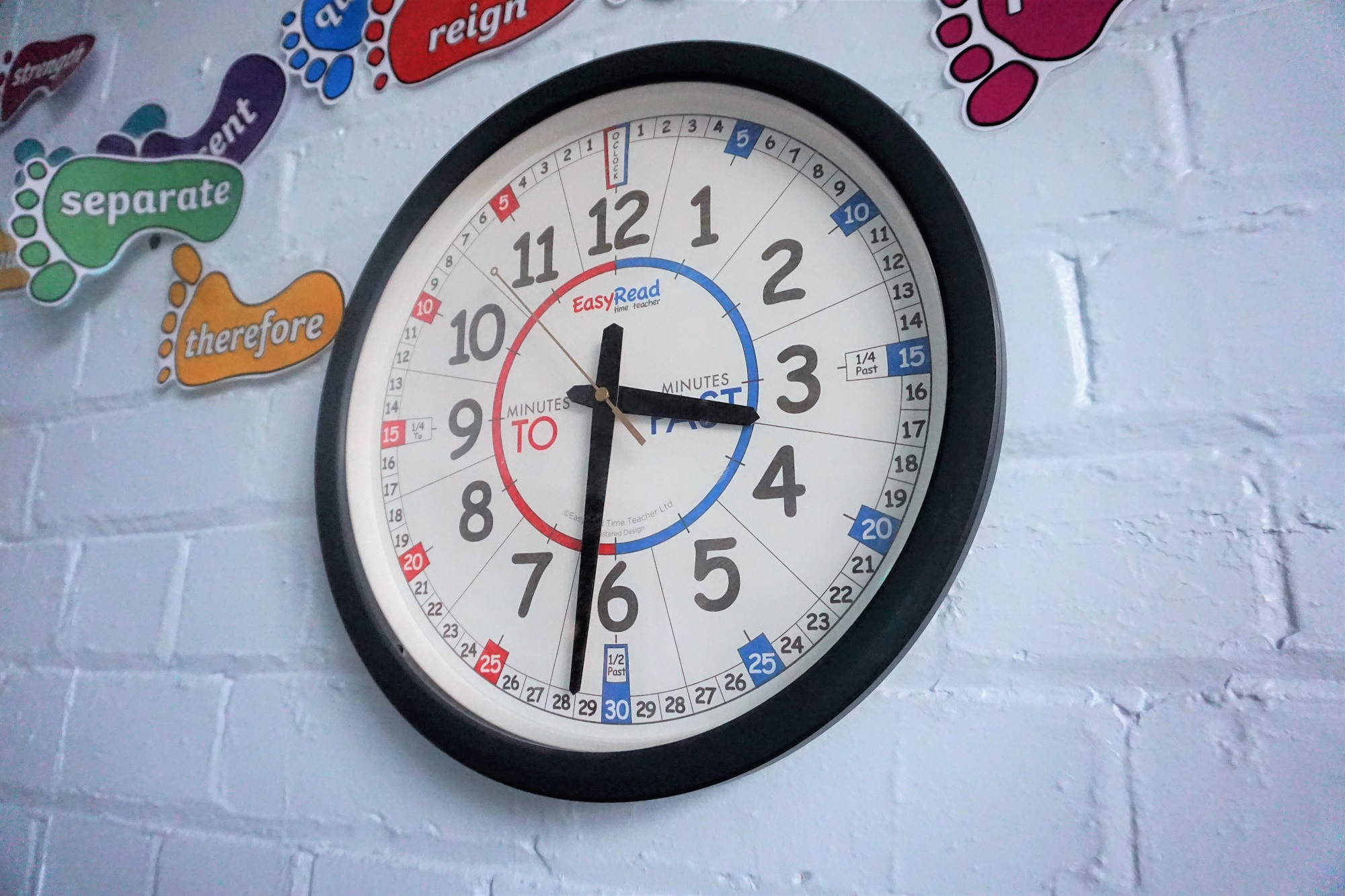 5 things you should be looking for in a classroom clock